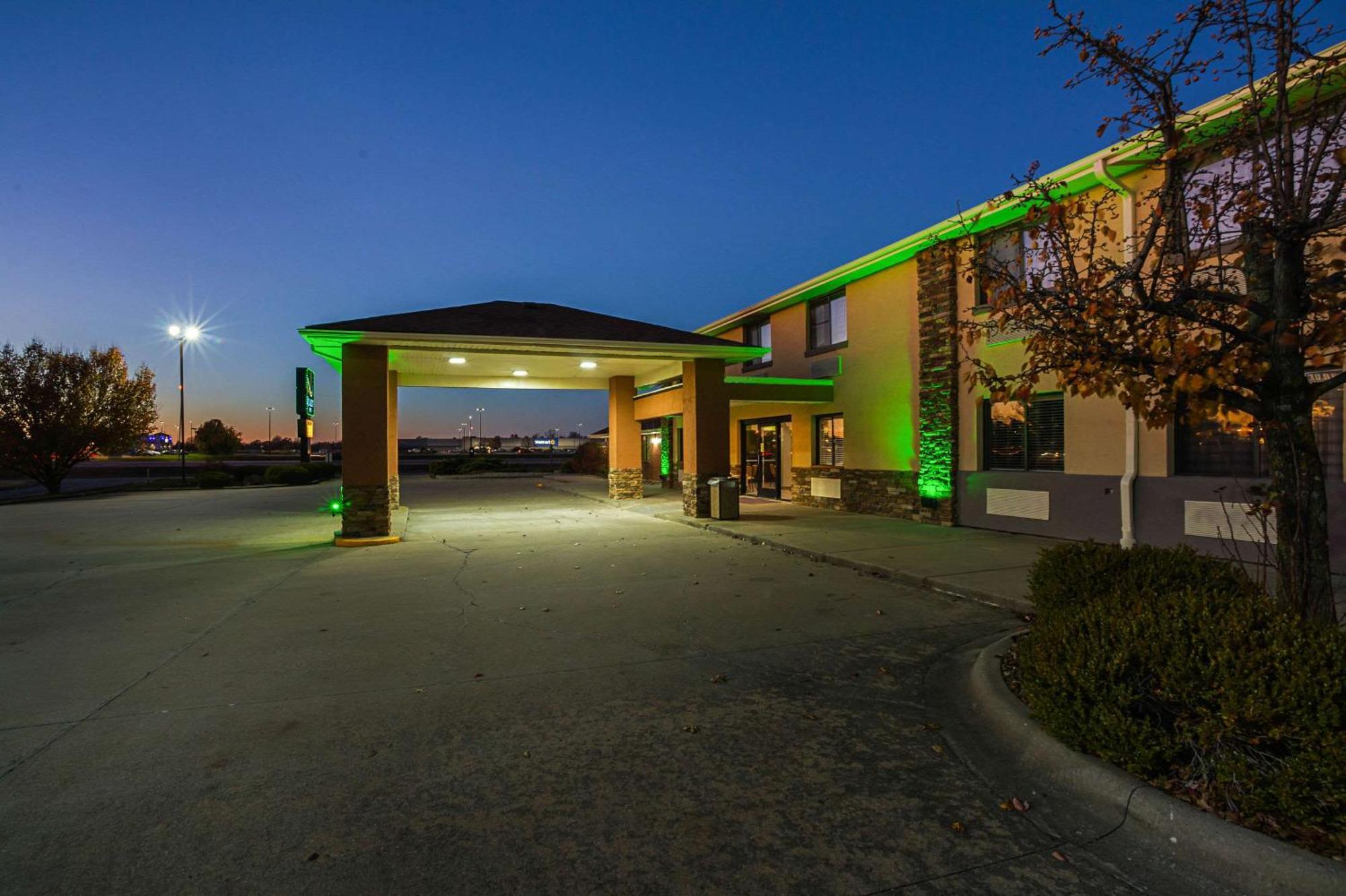 Quality Inn Carbondale University Area Exterior photo